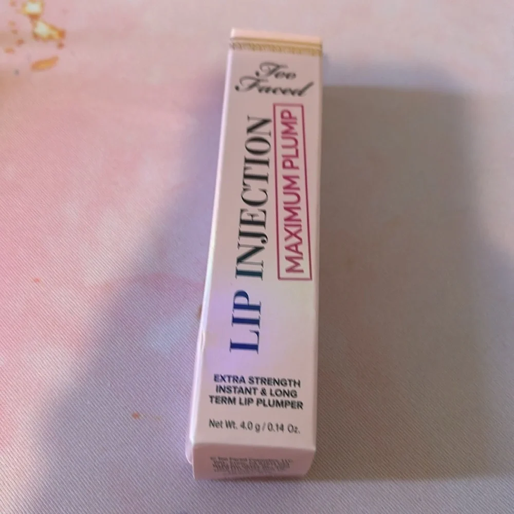NIB TOO FACED LIP INJECTION maximum Plump